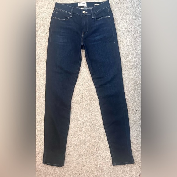 Frame Denim Le High Skinny Outseam Slit
in Dark Denim size 26 - Picture 6 of 13